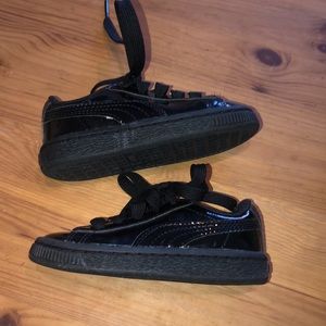 Puma patent sneaker size us7K